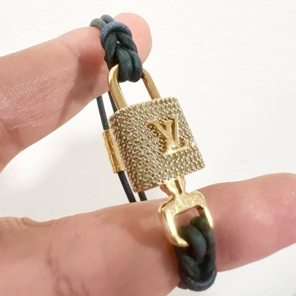 🔥Rare🔥 Louis Vuitton LV Padlock Charm Bracelet Black Golden - Picture 3 of 6